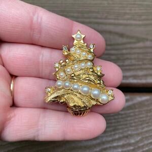 Vintage 14KGP Genuine Pearl and Rhinestone Christmas Tree Pin/Brooch
